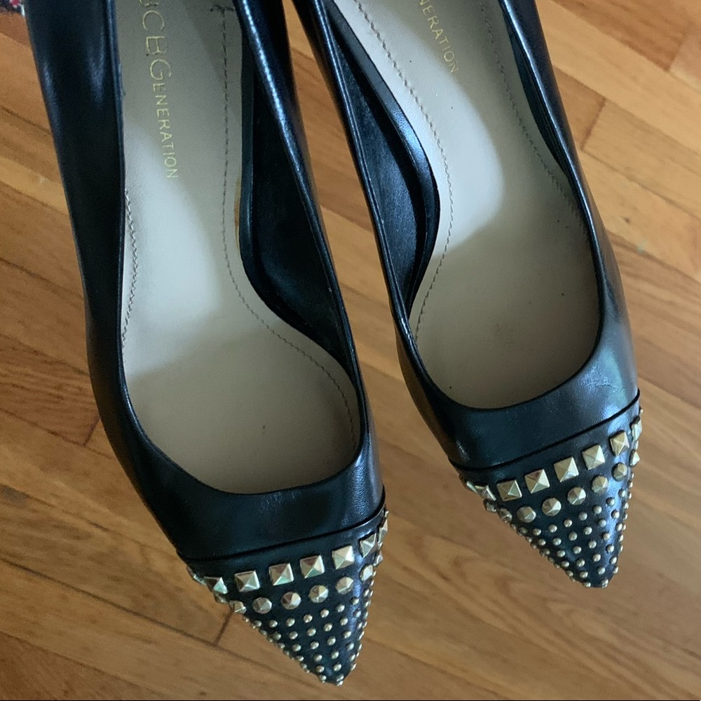 81/2 bcb black heals with gold embellishments